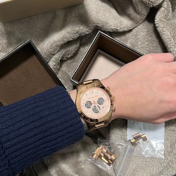 Rose Gold Michael Kors watch - Picture 3 of 5